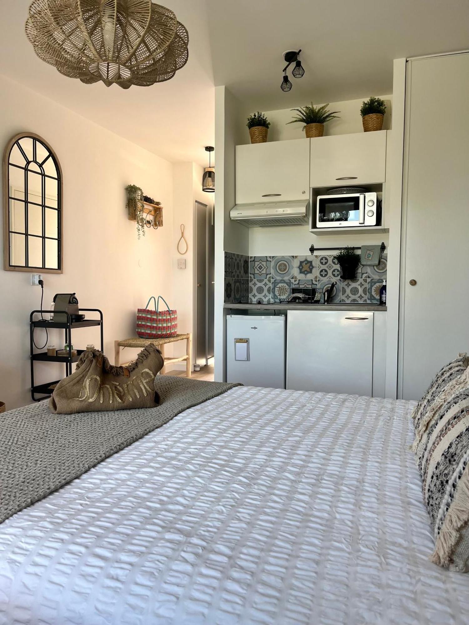 Studio Nuitee En Provence 2 Éguilles Buitenkant foto